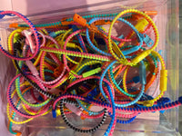 FIDGET ZIPPER WRISTBAND