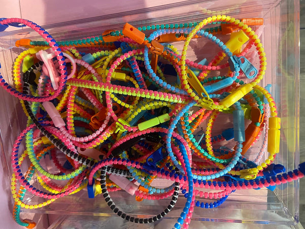 FIDGET ZIPPER WRISTBAND
