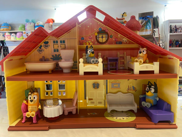 Bluey House 4 figures. Not all furniture is original